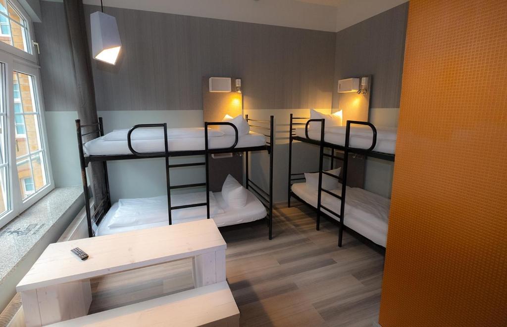 Postel nebo postele na pokoji v ubytování Singer109 Hostel, Hotel & Apartment