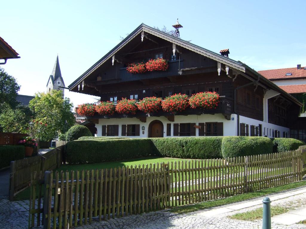 a house with flower boxes on the front of it at Gästehaus Banik in Seebruck
