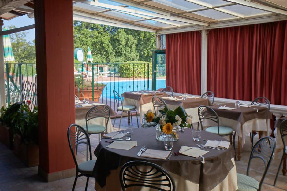 Bazén v ubytování Hotel Lago Verde nebo v jeho okolí