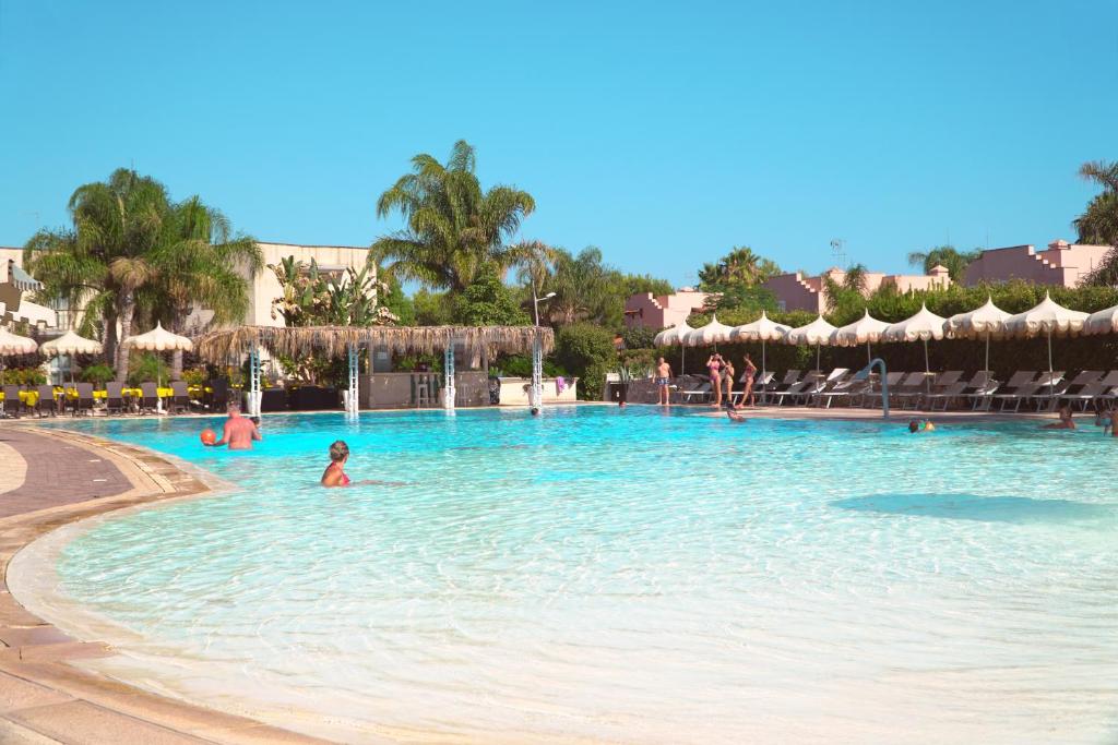 Bazén v ubytování Grand Hotel Dei Cavalieri nebo v jeho okolí