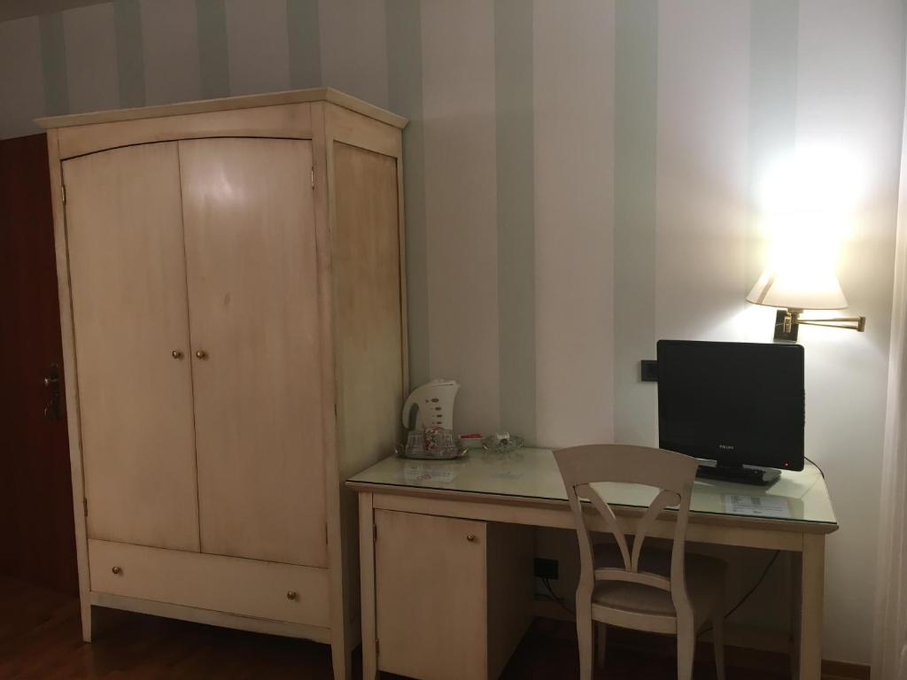 Telewizja i/lub zestaw kina domowego w obiekcie hotel alla busa