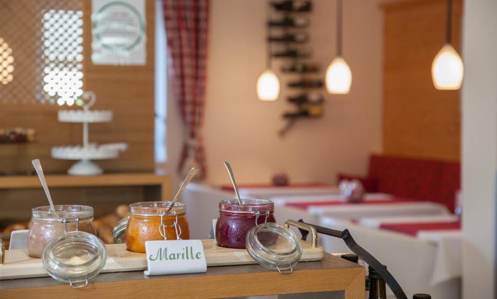 Nápoje v ubytování Hotel Garni Weinquadrat