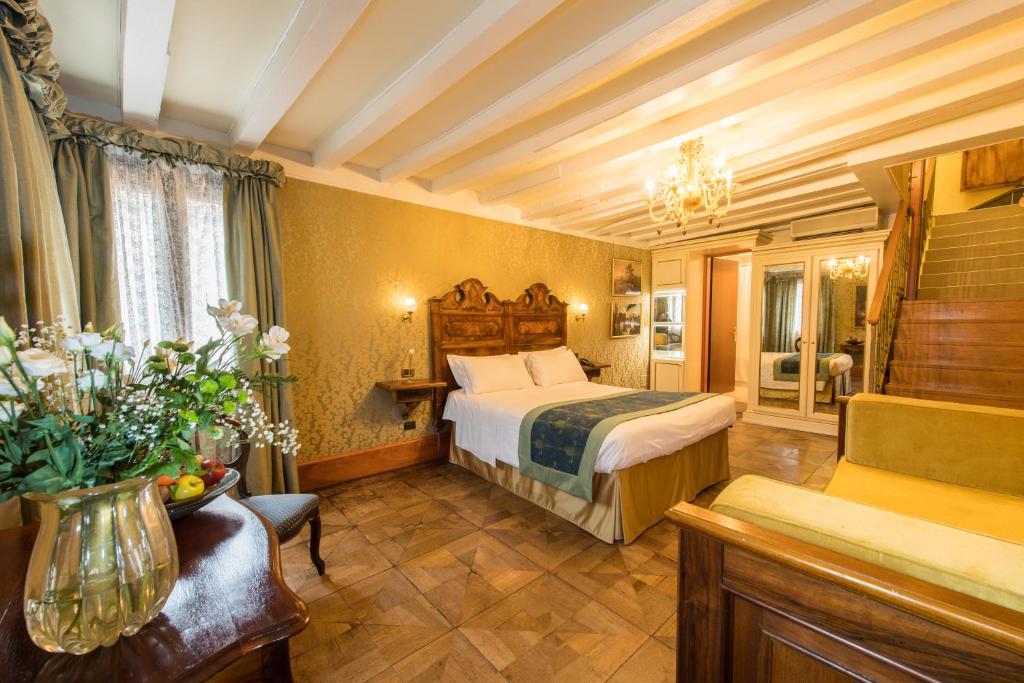 a hotel room with a bed and a table at Hotel Casa Nicolò Priuli in Venice