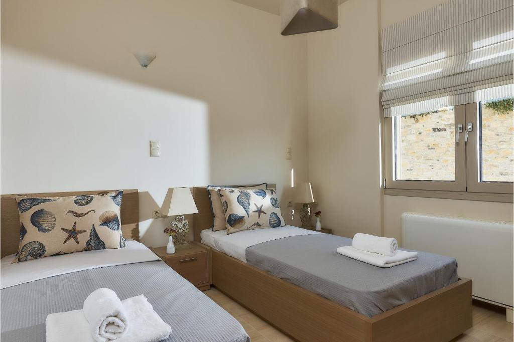 A bed or beds in a room at Elkysti Crete
