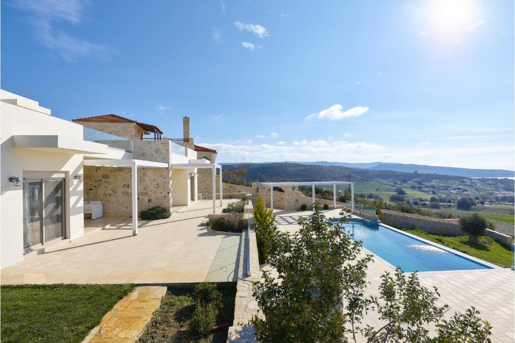 The swimming pool at or close to Elkysti Crete