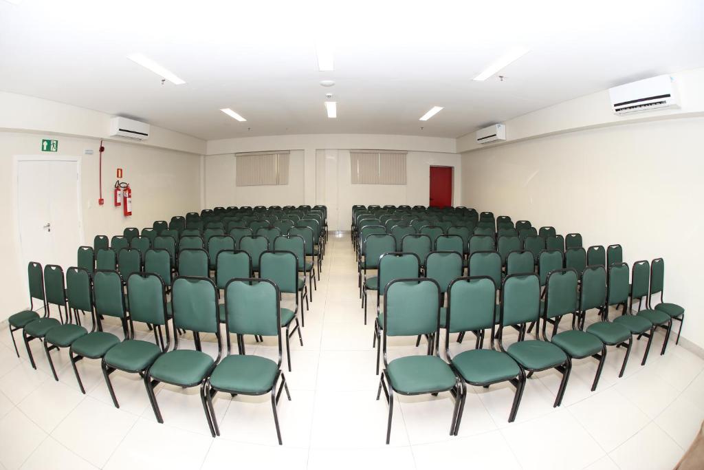 Área de negócios e/ou sala de conferências em Real Classic Bahia Hotel