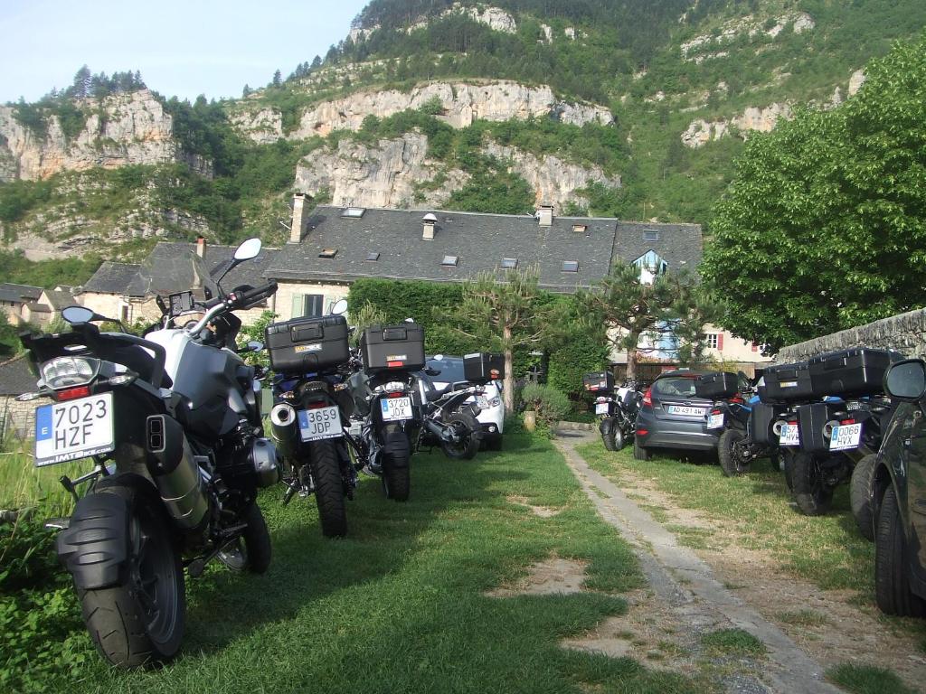 Nespecifikovaný výhled na hory nebo výhled na hory při pohledu z hotelu