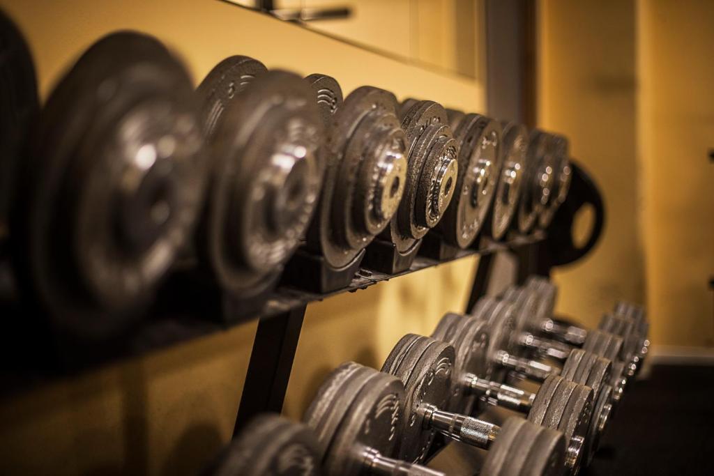 Fitness centrum a/nebo fitness zařízení v ubytování First Hotel Royal