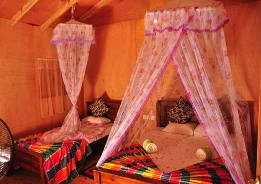 Postel nebo postele na pokoji v ubytování Sigiri Aliya Tree house