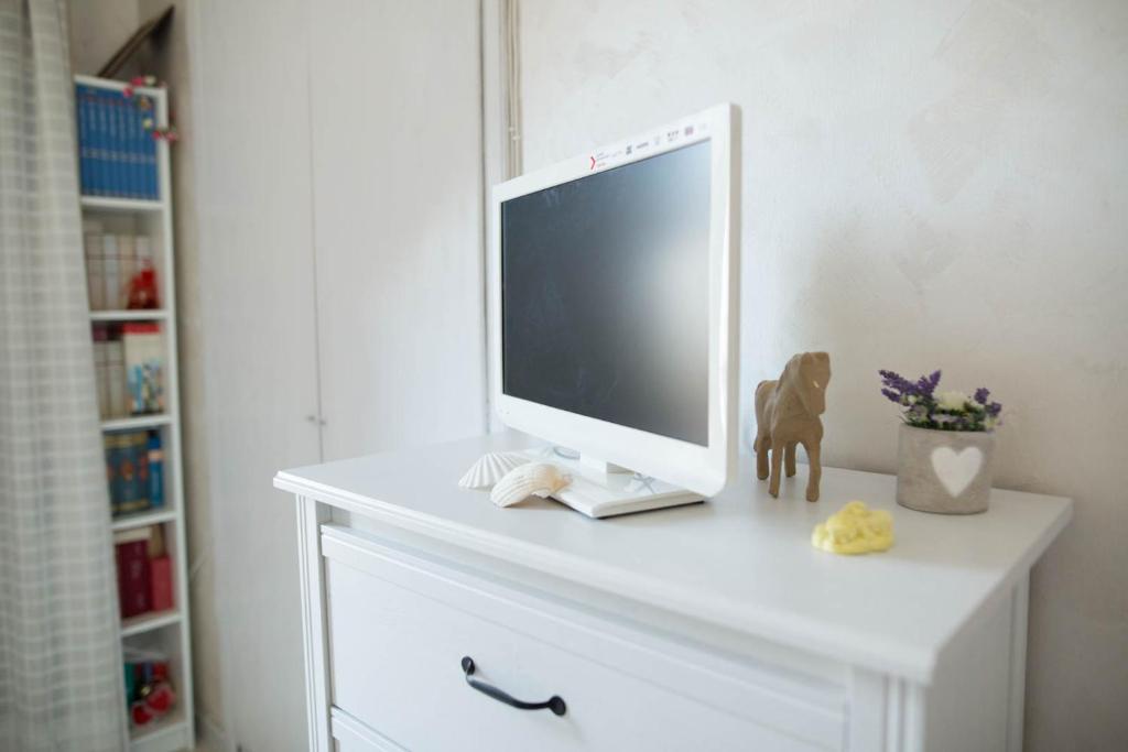 Televízia a/alebo spoločenská miestnosť v ubytovaní Suite Orchidea by Dimorra