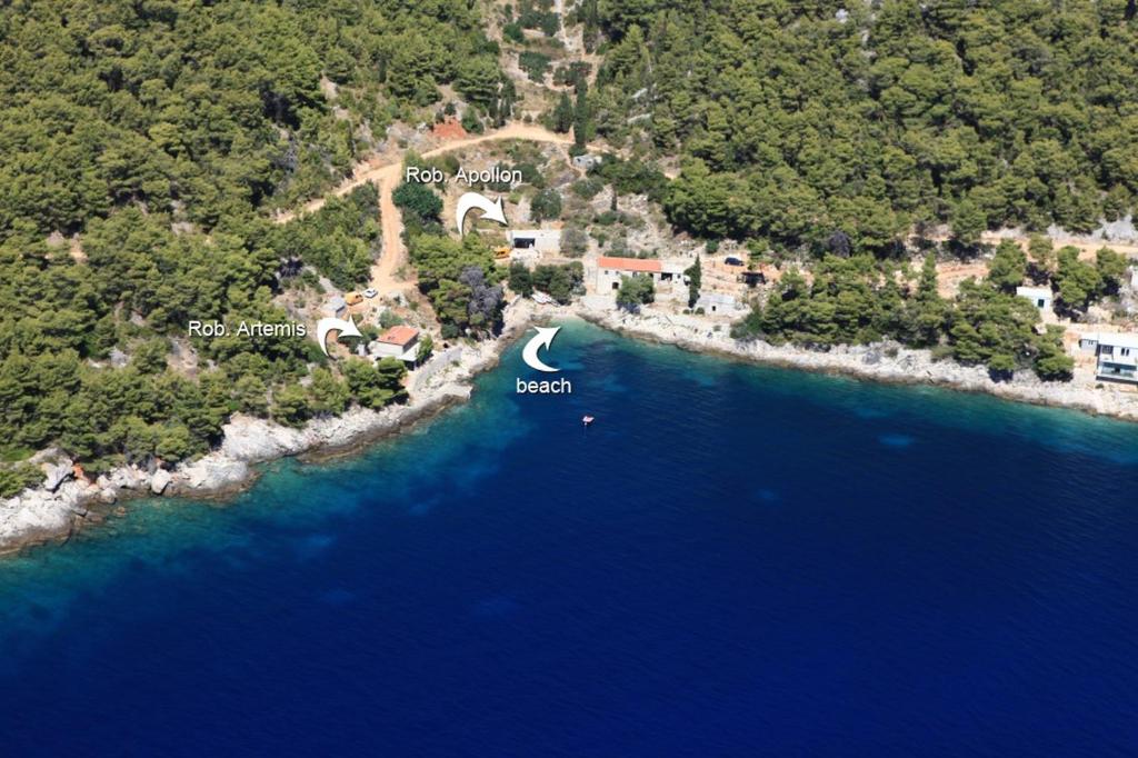an aerial view of an island in the ocean at Robinson Apollon in Gdinj