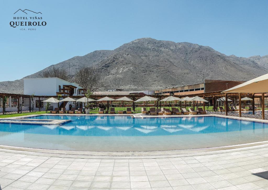 Nespecifikovaný výhled na hory nebo výhled na hory při pohledu z hotelu