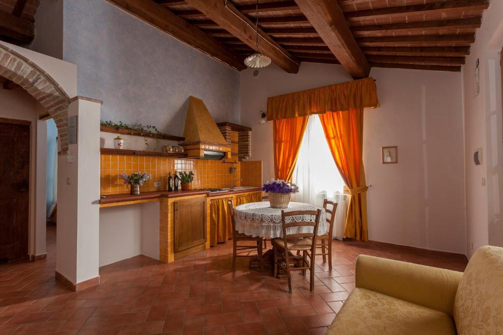 Kuchyň nebo kuchyňský kout v ubytování Agriturismo Nibbiano