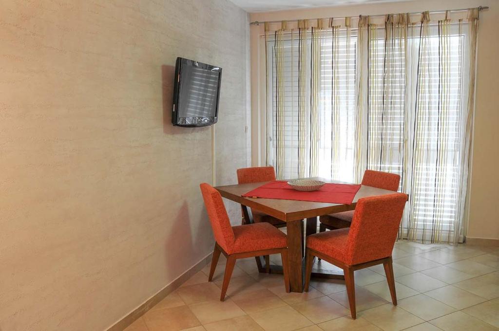TV a/nebo společenská místnost v ubytování Apartments LILA AUREA