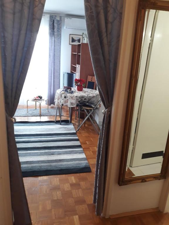 Łóżko lub łóżka w pokoju w obiekcie Apartment Karlos