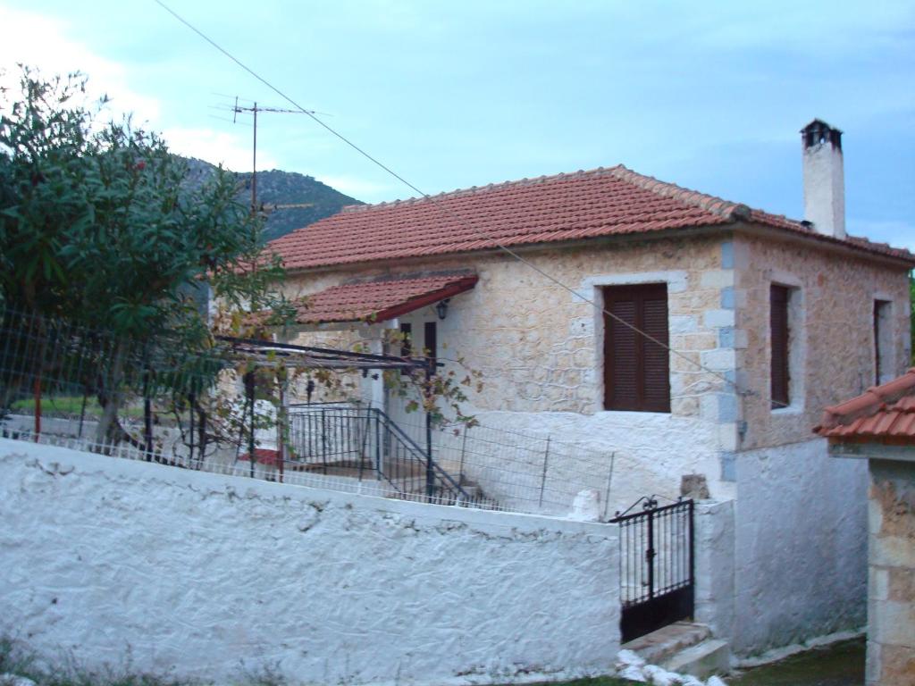 a stone house with a fence in front of it at Thanasis Efh House in Stenón