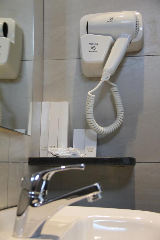 Koupelna v ubytování KL Hotel