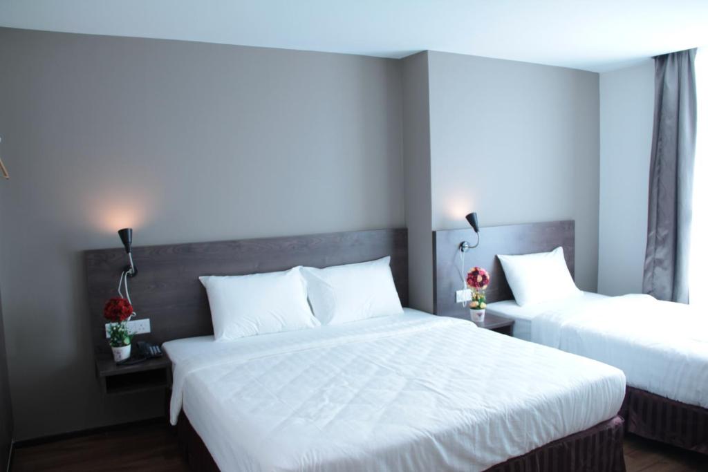 Postel nebo postele na pokoji v ubytování KL Hotel