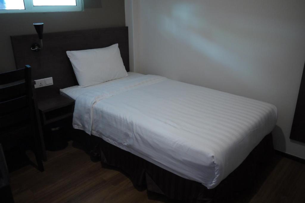 Postel nebo postele na pokoji v ubytování KL Hotel