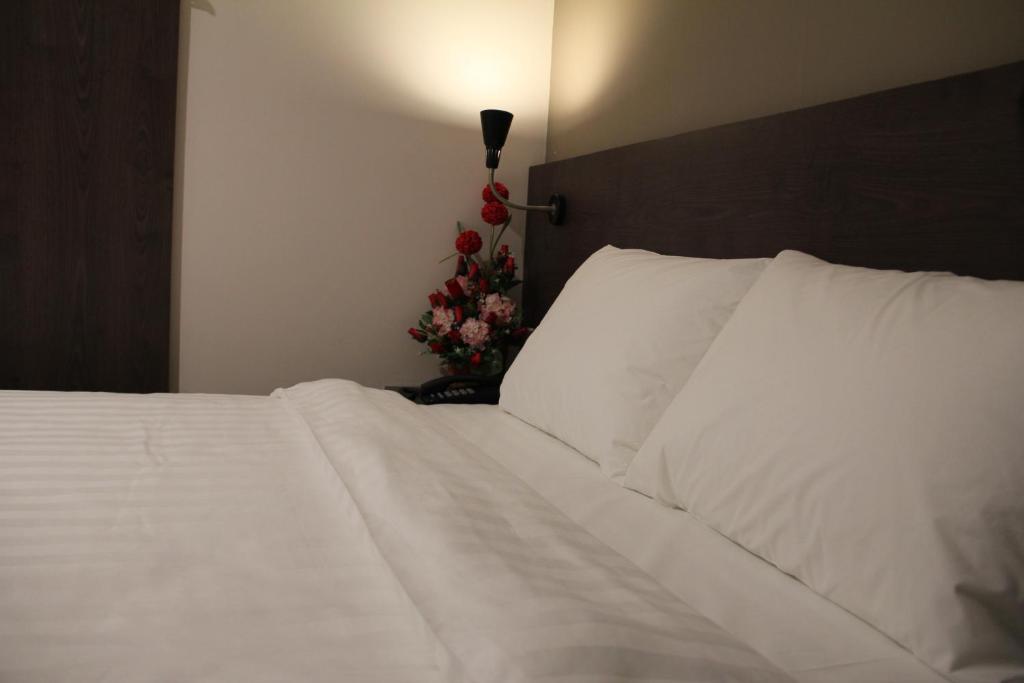 Postel nebo postele na pokoji v ubytování KL Hotel