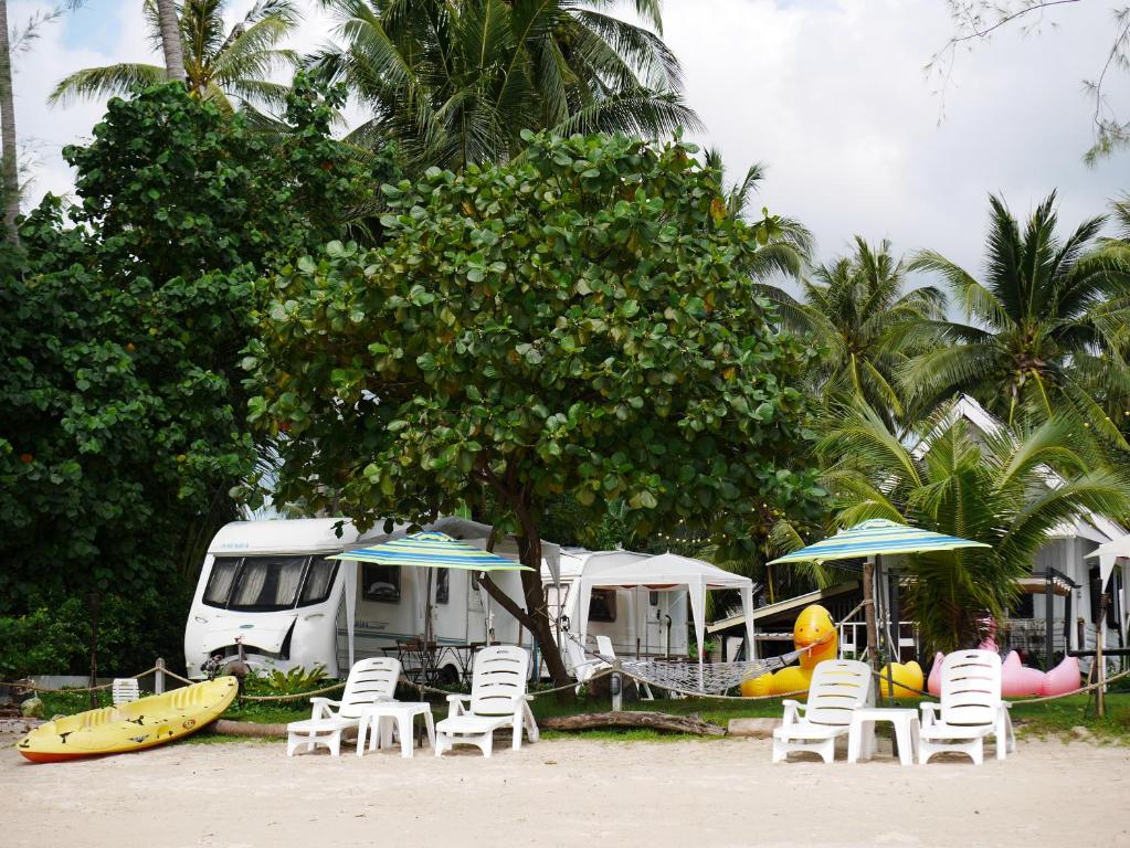 Zahrada ubytování Samui Caravans