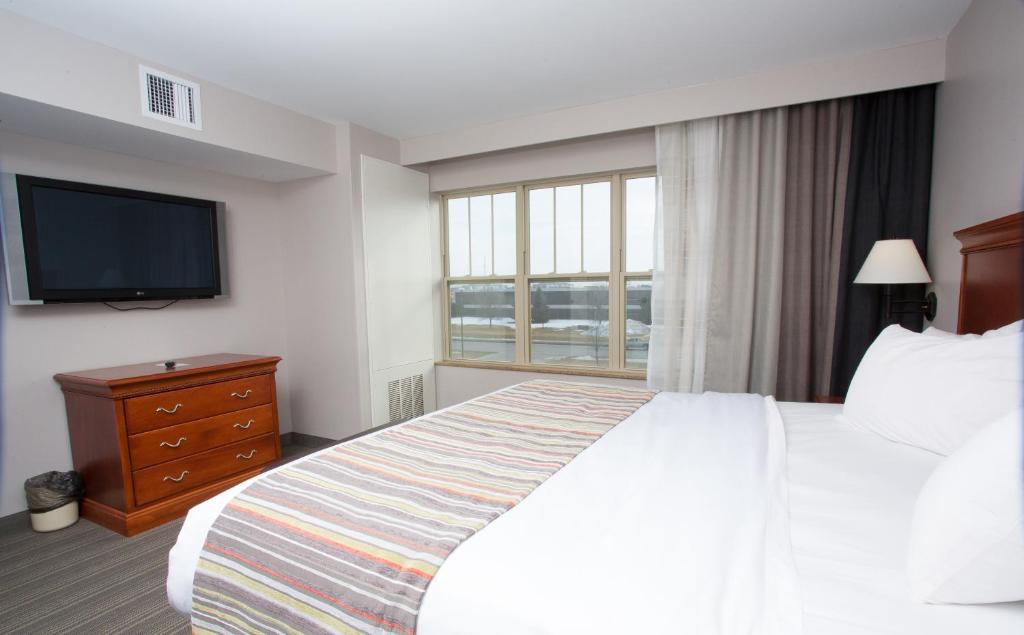 Country Inn & Suites by Radisson, Grand Forks, ND - Cama King De Un Dormitorio - No Fumadores