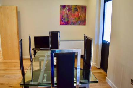 Beautiful and Spacious London Apartment (CS)