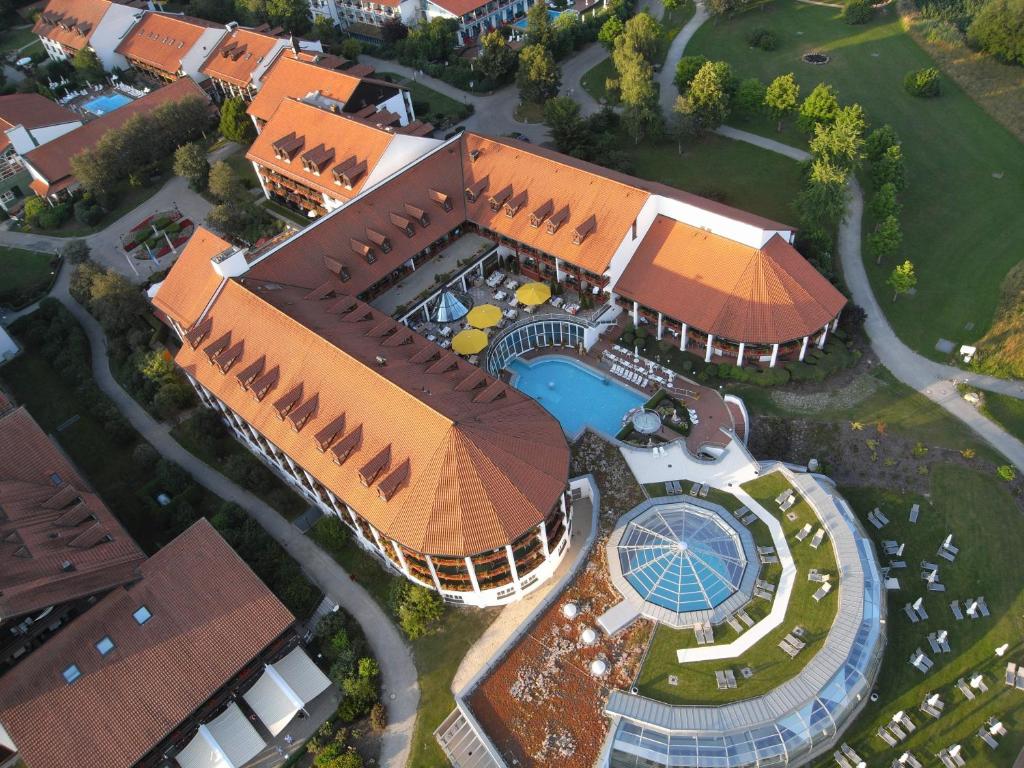 Bazén v ubytování Hotel Fürstenhof - Wellness- und Golfhotel nebo v jeho okolí