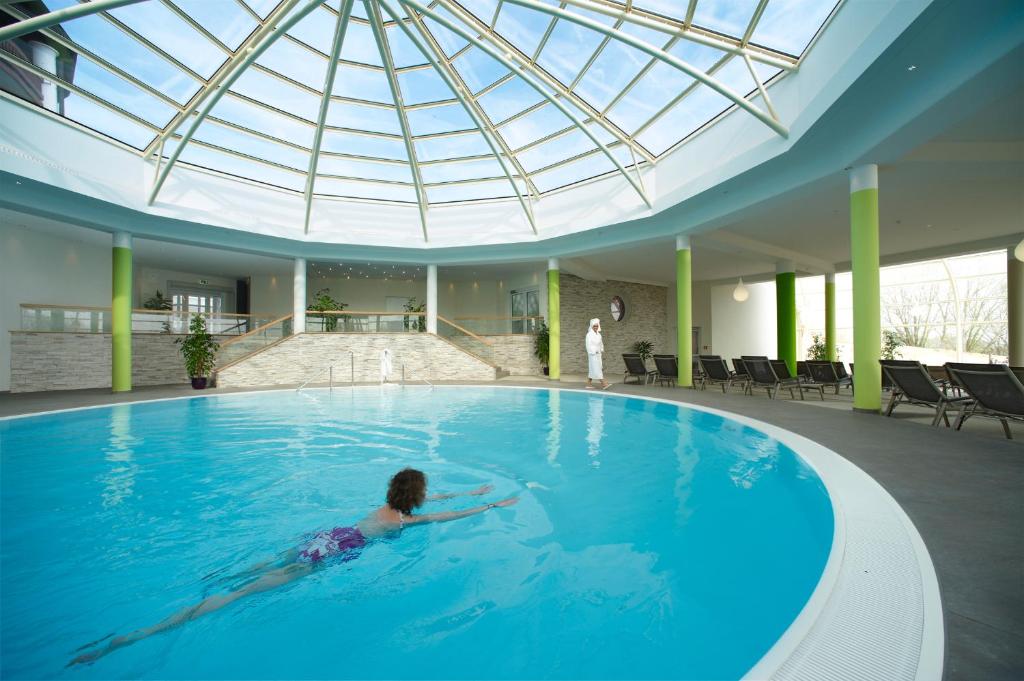Bazén v ubytování Hotel Fürstenhof - Wellness- und Golfhotel nebo v jeho okolí
