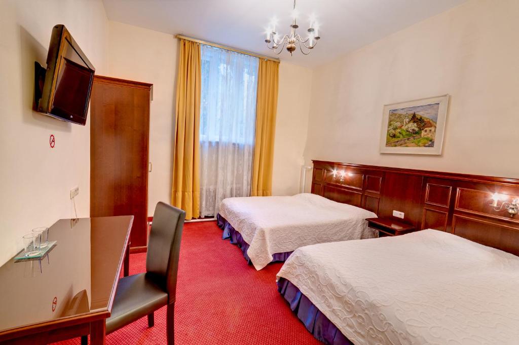 Hotel Viktoria Schönbrunn - Economy Quadruple Room - Basement