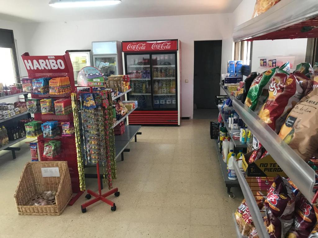 Supermarket nebo jiné obchody v  kempu nebo okolí