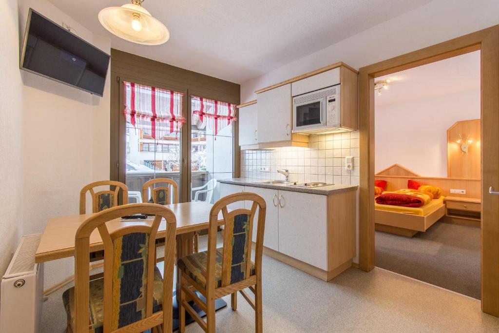 Kuchyň nebo kuchyňský kout v ubytování Haus Dorfschmied