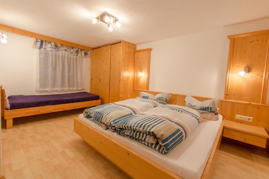 Postel nebo postele na pokoji v ubytování Haus Dorfschmied