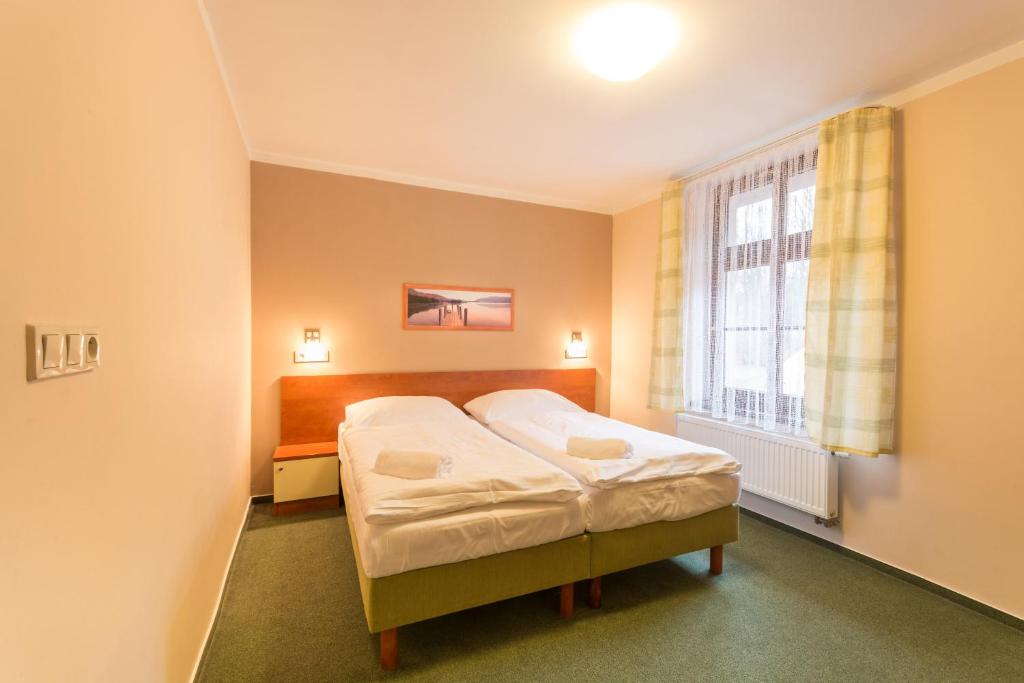 Postel nebo postele na pokoji v ubytování Hotel Na Kocandě