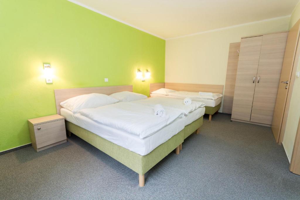 Postel nebo postele na pokoji v ubytování Hotel Na Kocandě