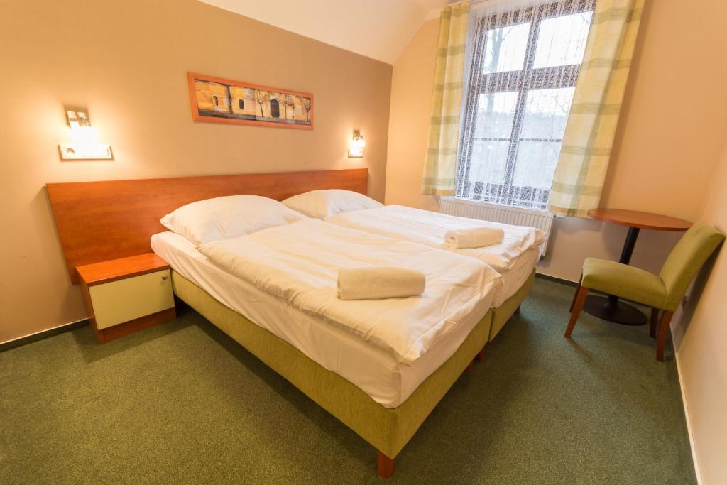 Postel nebo postele na pokoji v ubytování Hotel Na Kocandě