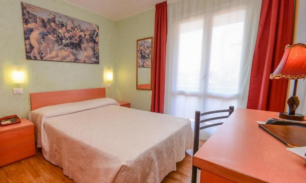 Postel nebo postele na pokoji v ubytování Hotel Benaco