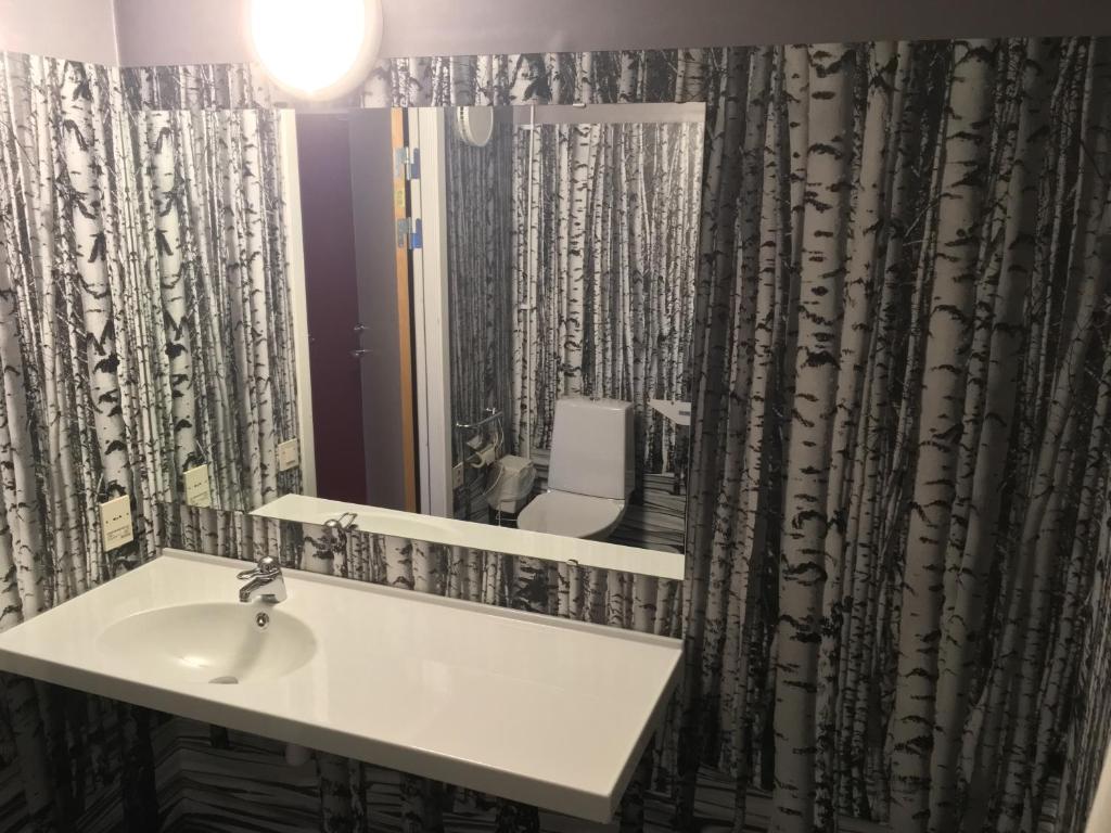 Koupelna v ubytování Hotell Smedjan