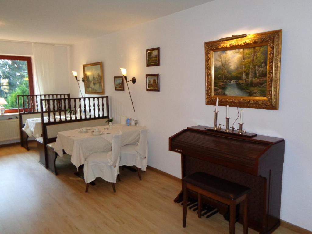 Postel nebo postele na pokoji v ubytování Hotel Garni Eichhornkobel