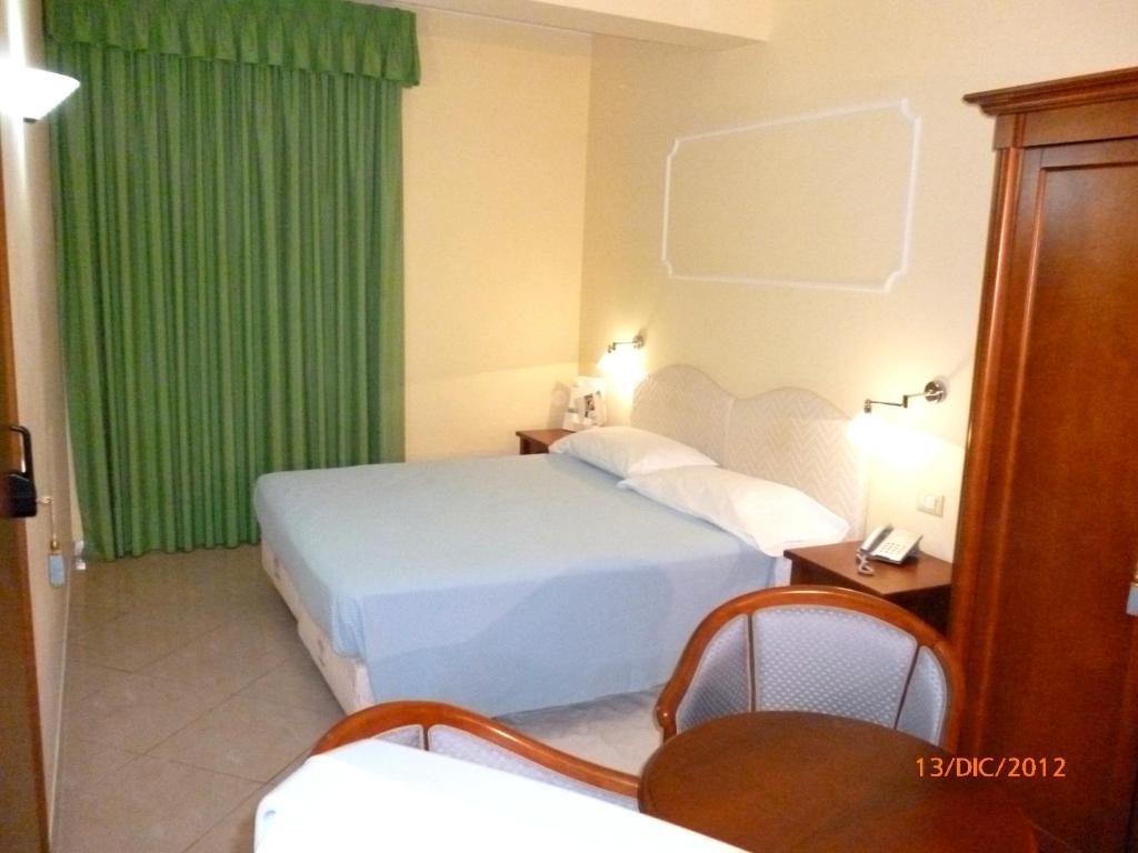 Postel nebo postele na pokoji v ubytování Hotel Marinella