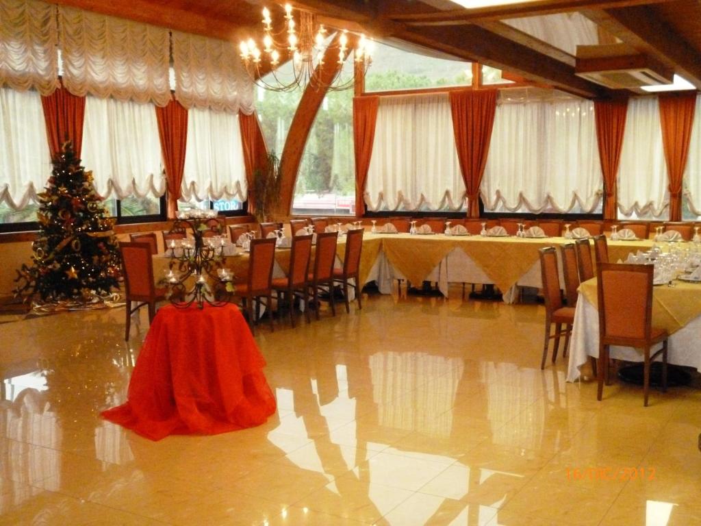 Restaurace v ubytování Hotel Marinella