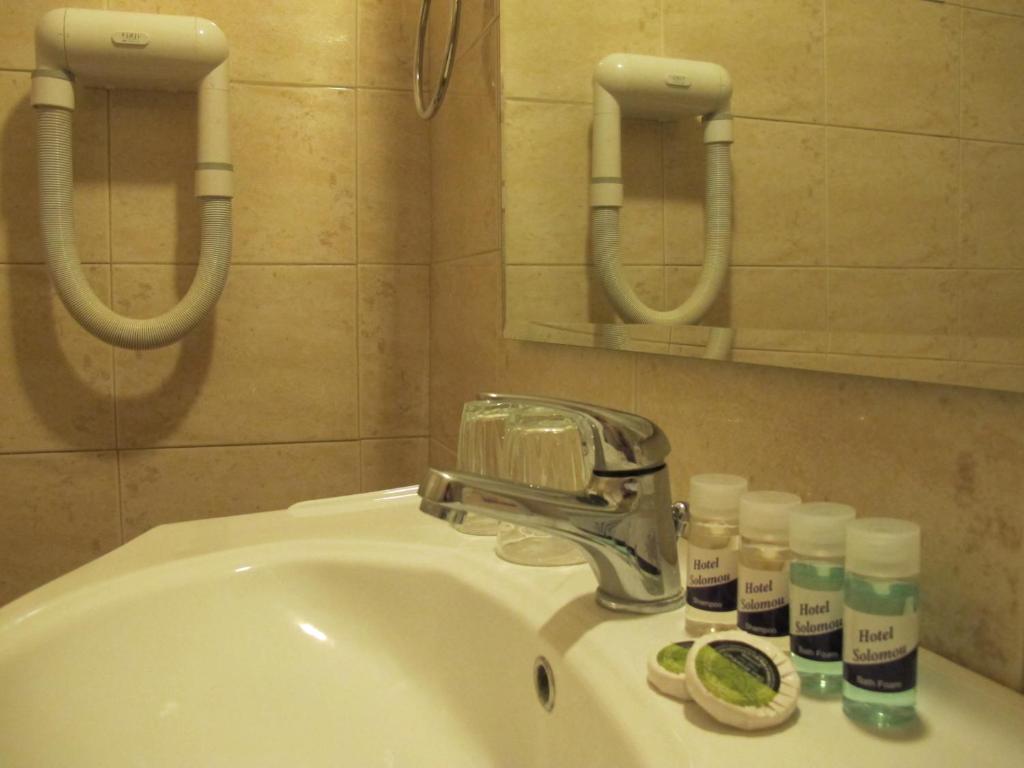 Koupelna v ubytování Hotel Solomou Athens