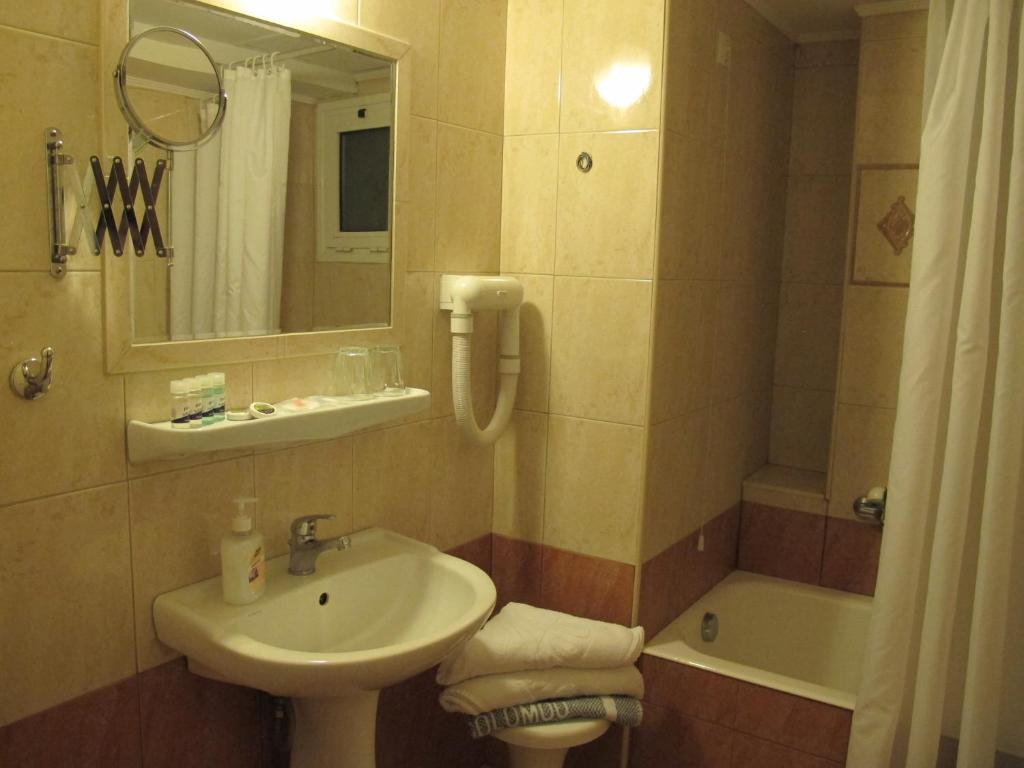 Koupelna v ubytování Hotel Solomou Athens