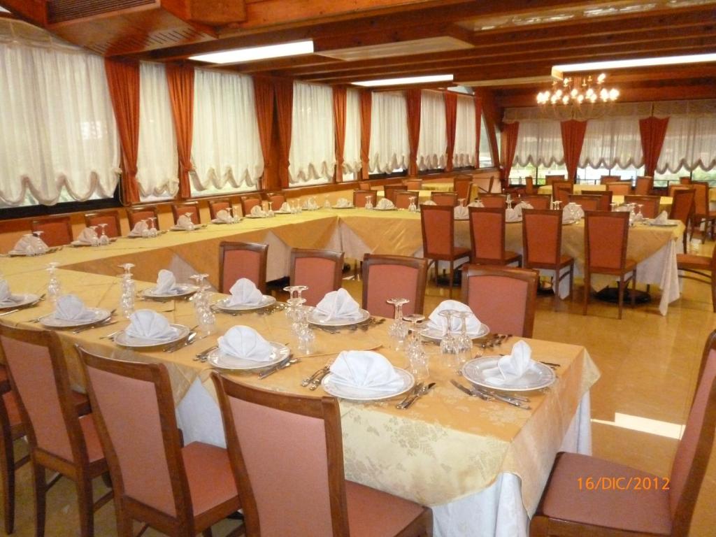 Restaurace v ubytování Hotel Marinella
