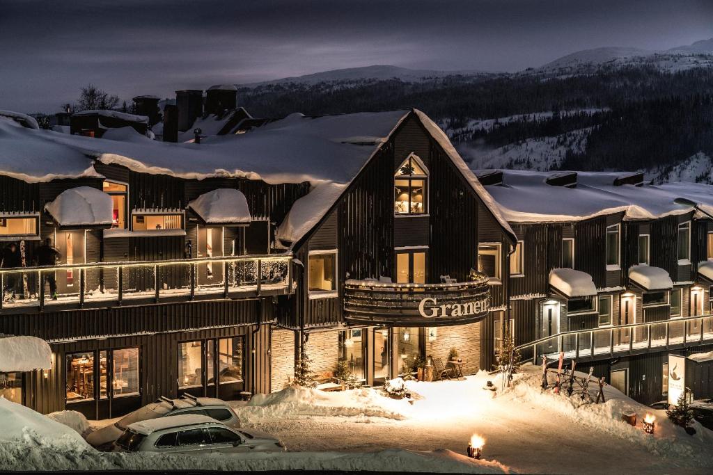 a lodge in the snow at night at Hotell Granen in Åre