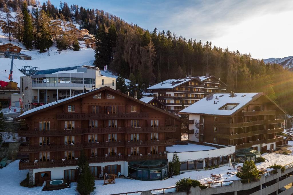Nespecifikovaný výhled na hory nebo výhled na hory při pohledu z hotelu
