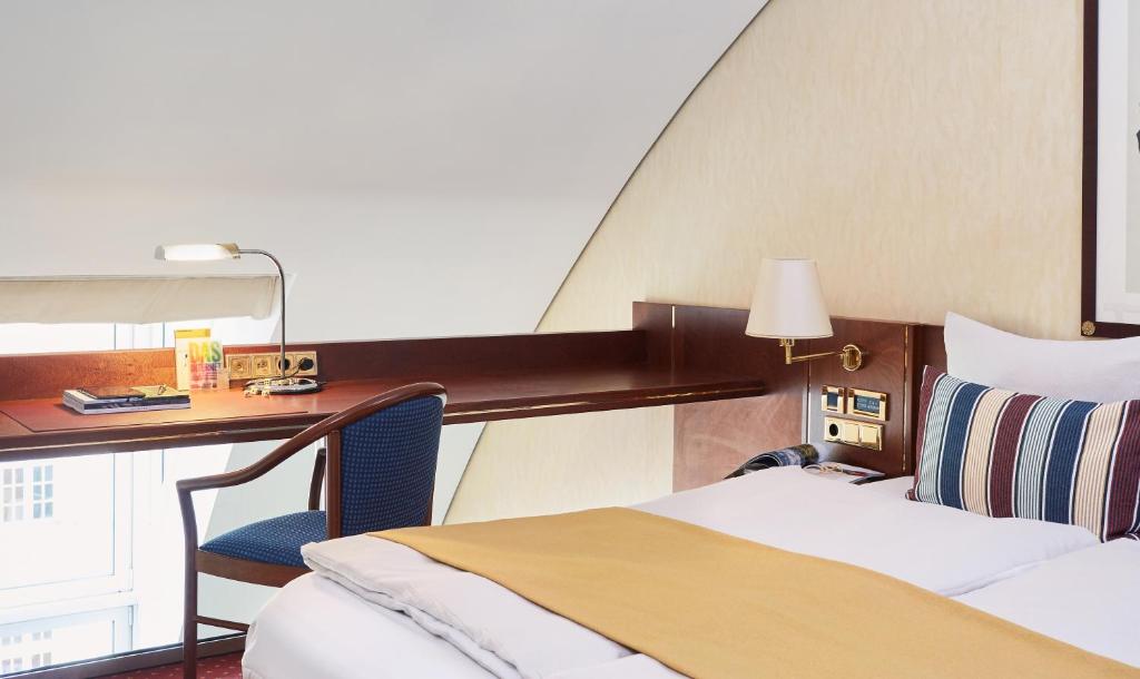 Postel nebo postele na pokoji v ubytování Living Hotel Prinzessin Elisabeth