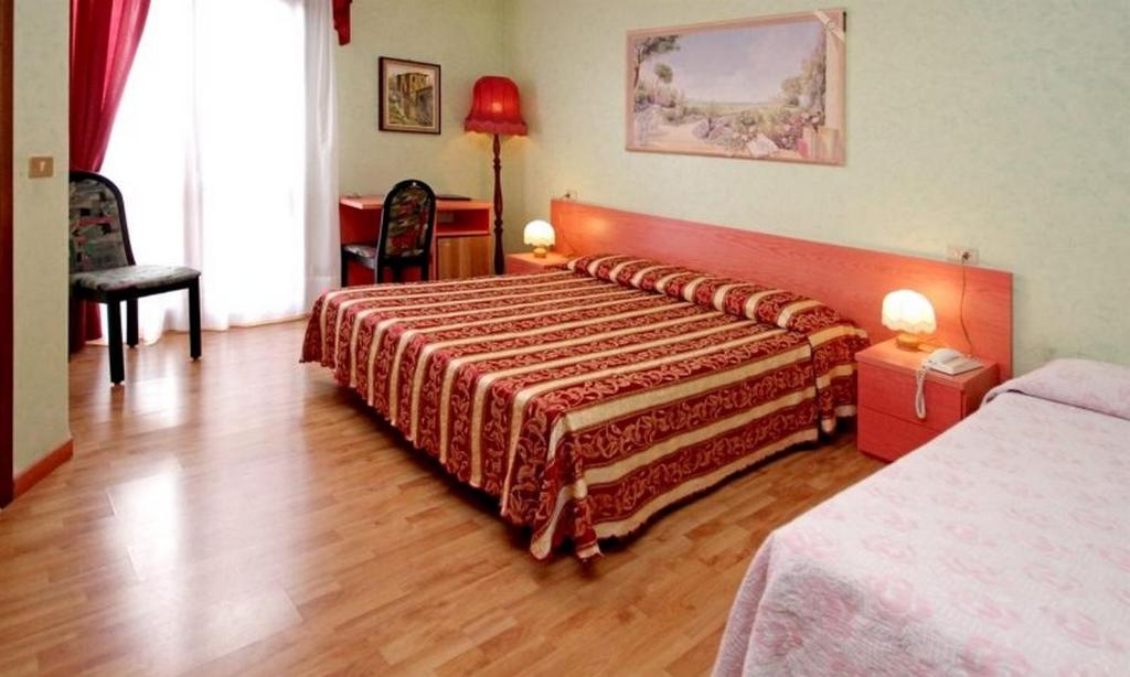 Postel nebo postele na pokoji v ubytování Hotel Benaco