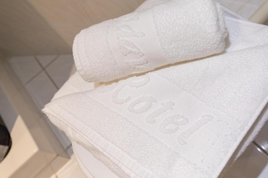 Postel nebo postele na pokoji v ubytování Epidavros Hotel