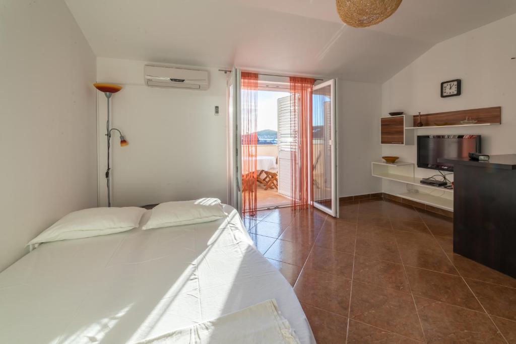 Postel nebo postele na pokoji v ubytování Apartments Jakovčev